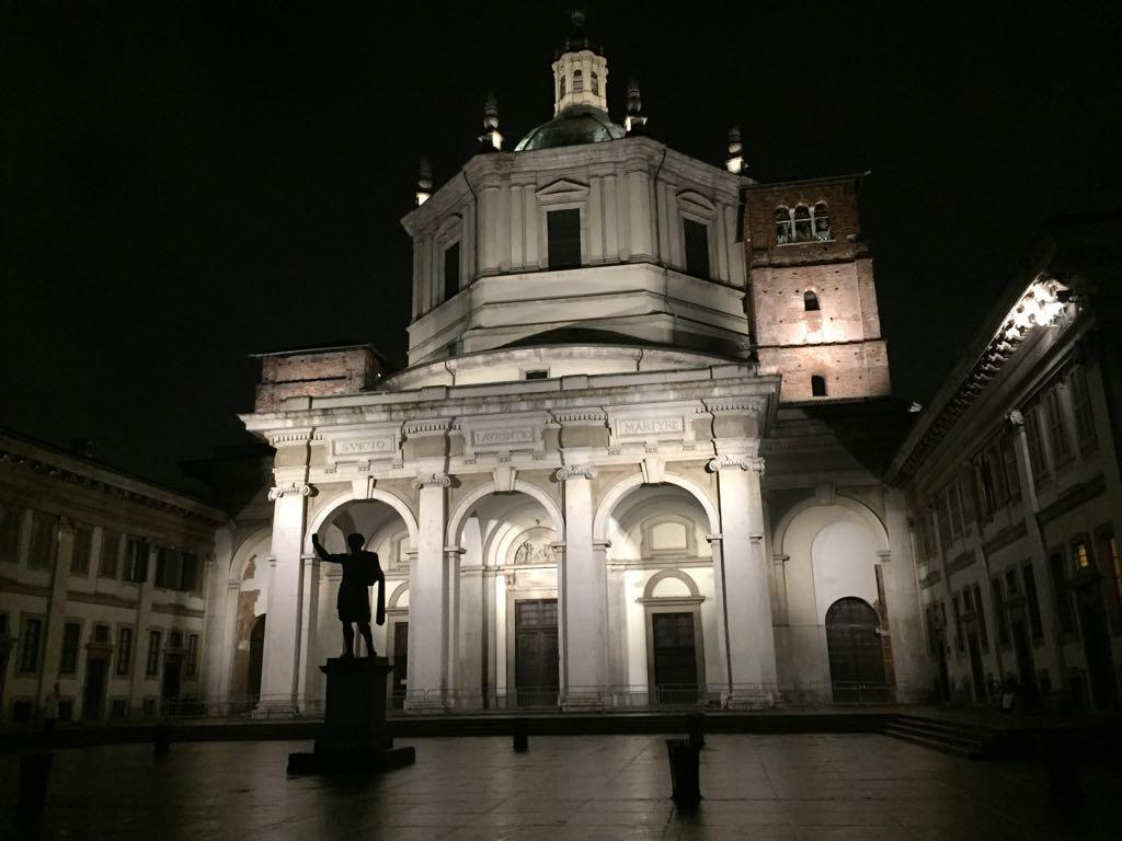 De Amicis Apartment Near Duomo Milán Exterior foto